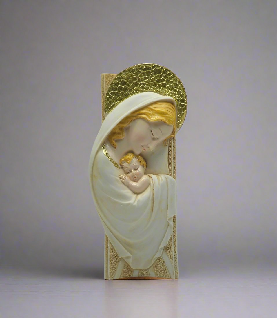 Mary with baby Jesus stand